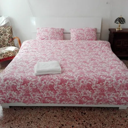 Bed & Red Roses Palace Muazzo Bed and breakfast *