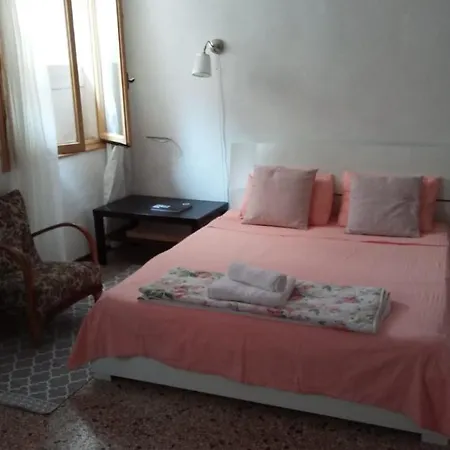 Bed and breakfast Bed & Red Roses Palace Muazzo