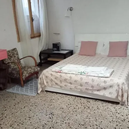 Bed and breakfast Bed & Red Roses Palace Muazzo